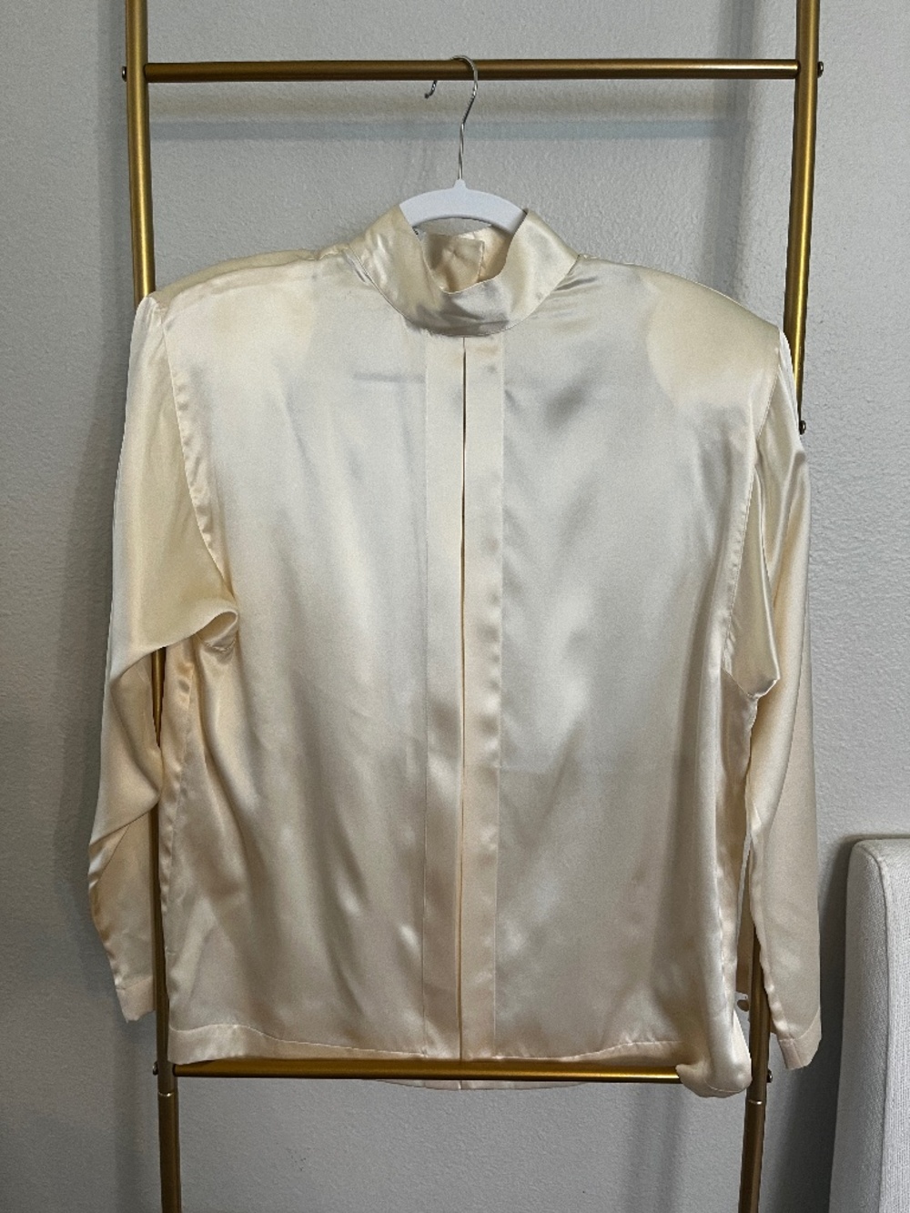Vintage Tahari 100 Silk Ivory Mock Neck Blouse Hidden Placket Size 8 Hong Kong